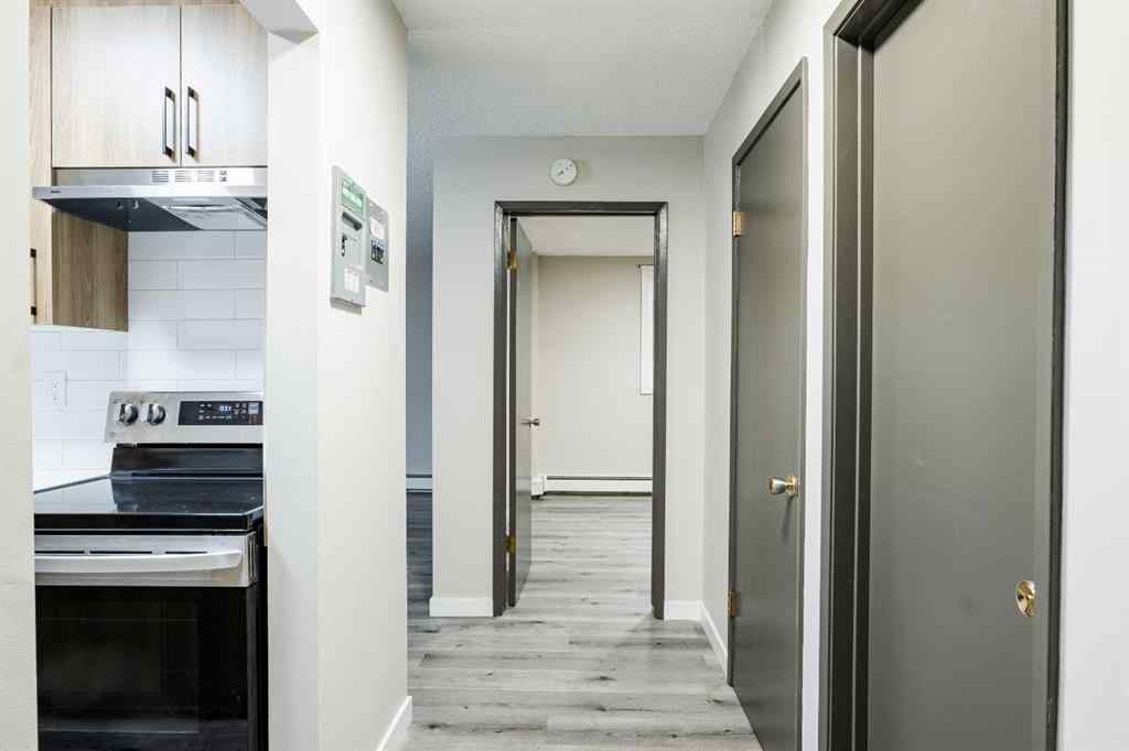 MLS® A2265250 - 1121 37 Street SW in Rosscarrock Calgary, Commercial