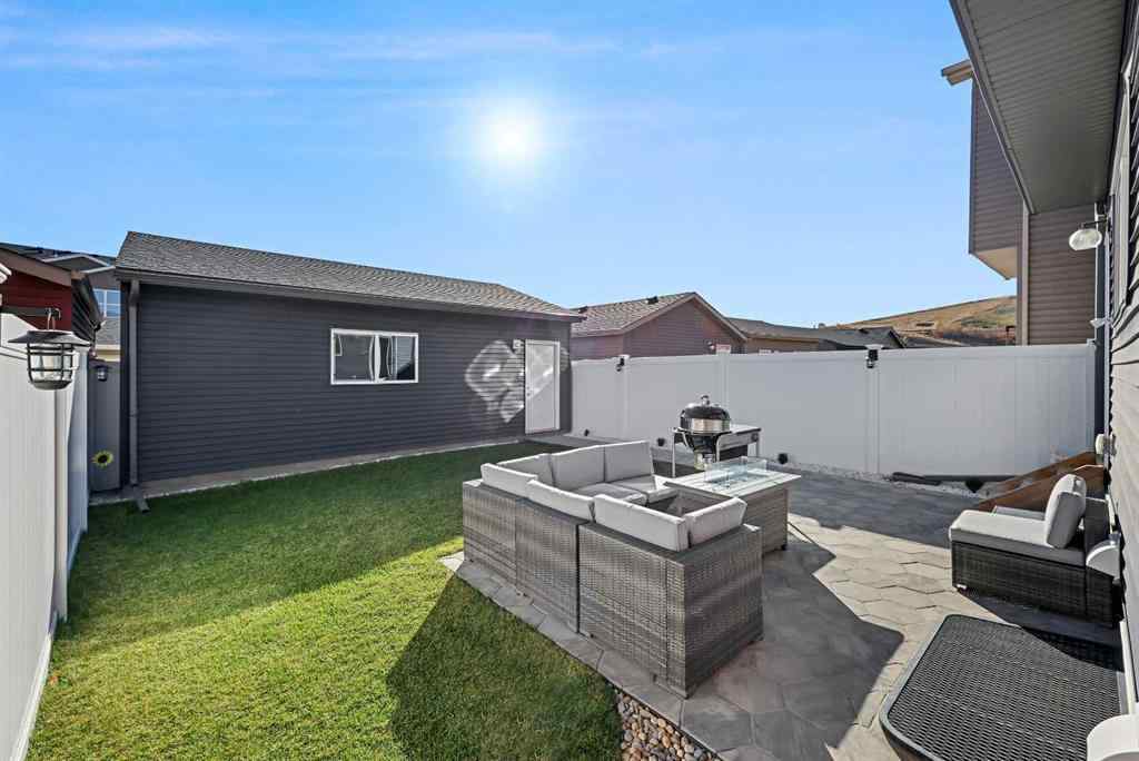 MLS® A2265256 - 511 Wolf Creek Way SE in Wolf Willow Calgary, Residential