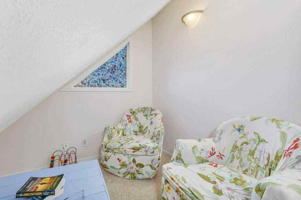 MLS® A2265267 - 3327 50 Avenue  in Cottage Area Sylvan Lake, Residential