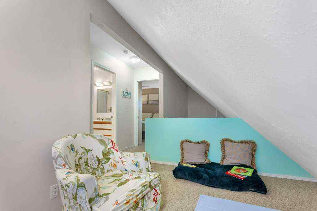 MLS® A2265267 - 3327 50 Avenue  in Cottage Area Sylvan Lake, Residential