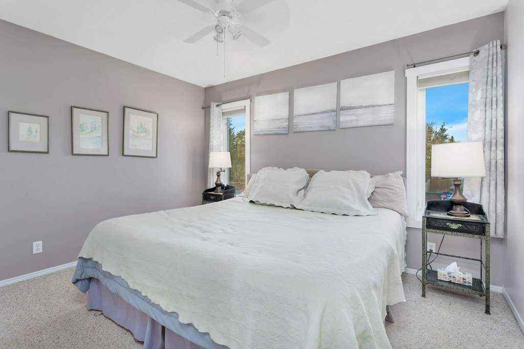 MLS® A2265267 - 3327 50 Avenue  in Cottage Area Sylvan Lake, Residential