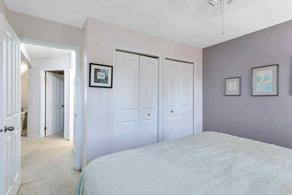 MLS® A2265267 - 3327 50 Avenue  in Cottage Area Sylvan Lake, Residential