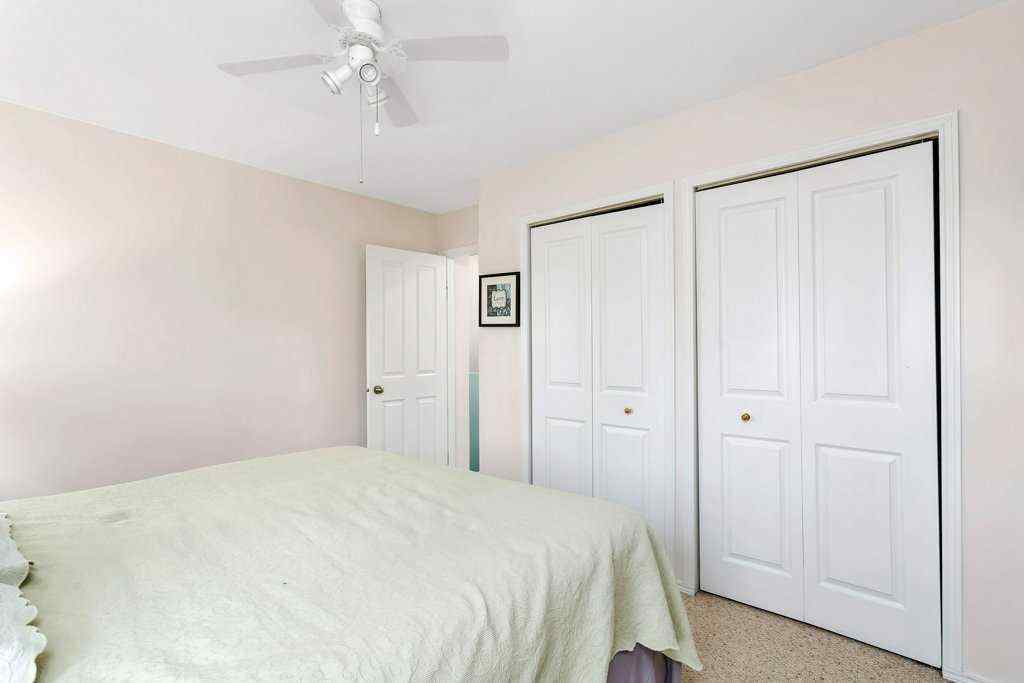 MLS® A2265267 - 3327 50 Avenue  in Cottage Area Sylvan Lake, Residential