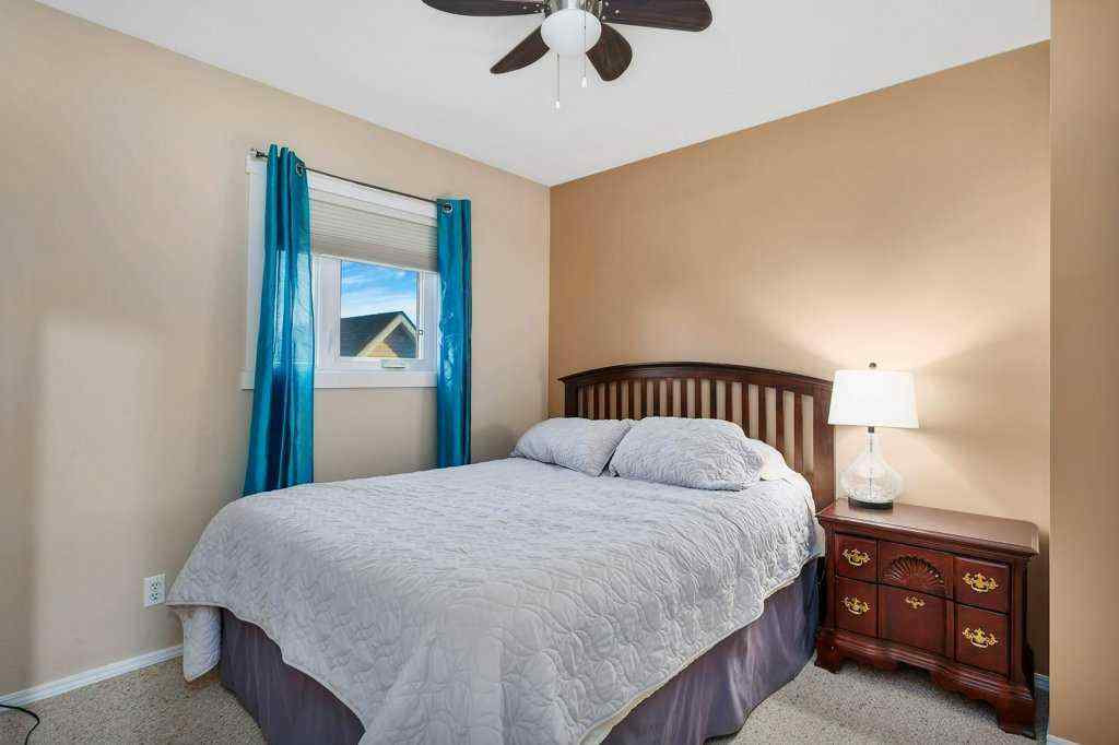 MLS® A2265267 - 3327 50 Avenue  in Cottage Area Sylvan Lake, Residential