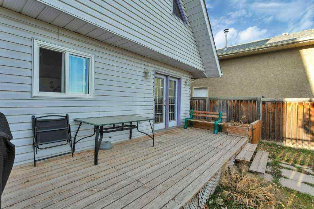 MLS® A2265267 - 3327 50 Avenue  in Cottage Area Sylvan Lake, Residential