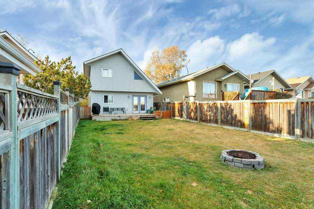 MLS® A2265267 - 3327 50 Avenue  in Cottage Area Sylvan Lake, Residential