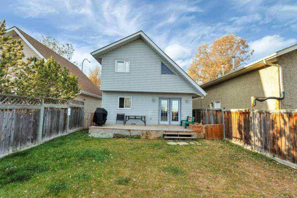 MLS® A2265267 - 3327 50 Avenue  in Cottage Area Sylvan Lake, Residential