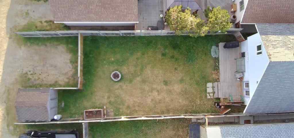 MLS® A2265267 - 3327 50 Avenue  in Cottage Area Sylvan Lake, Residential