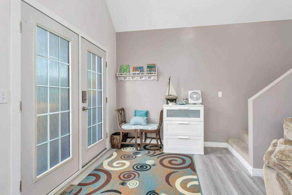 MLS® A2265267 - 3327 50 Avenue  in Cottage Area Sylvan Lake, Residential