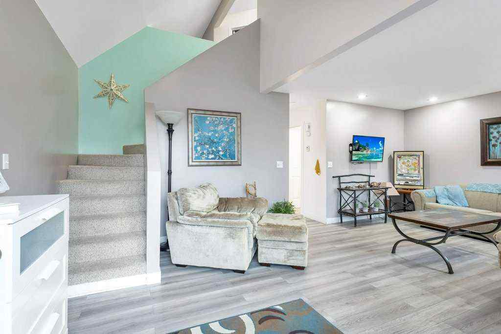 MLS® A2265267 - 3327 50 Avenue  in Cottage Area Sylvan Lake, Residential