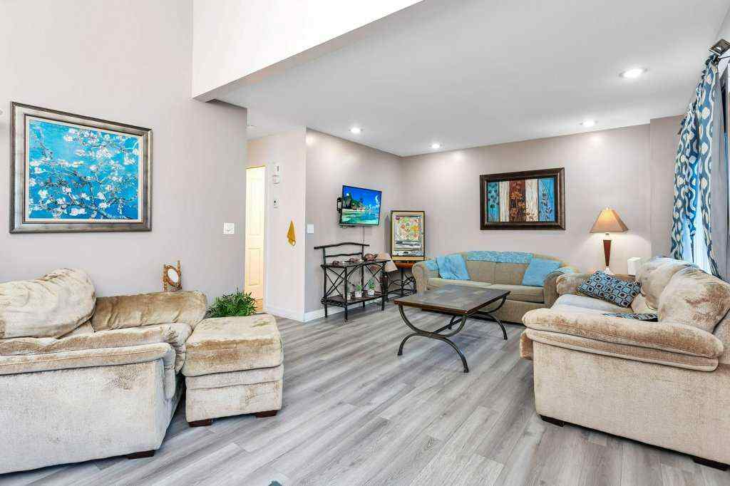 MLS® A2265267 - 3327 50 Avenue  in Cottage Area Sylvan Lake, Residential