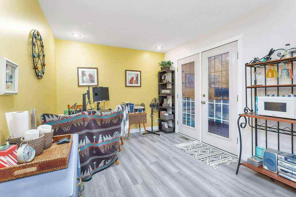 MLS® A2265267 - 3327 50 Avenue  in Cottage Area Sylvan Lake, Residential