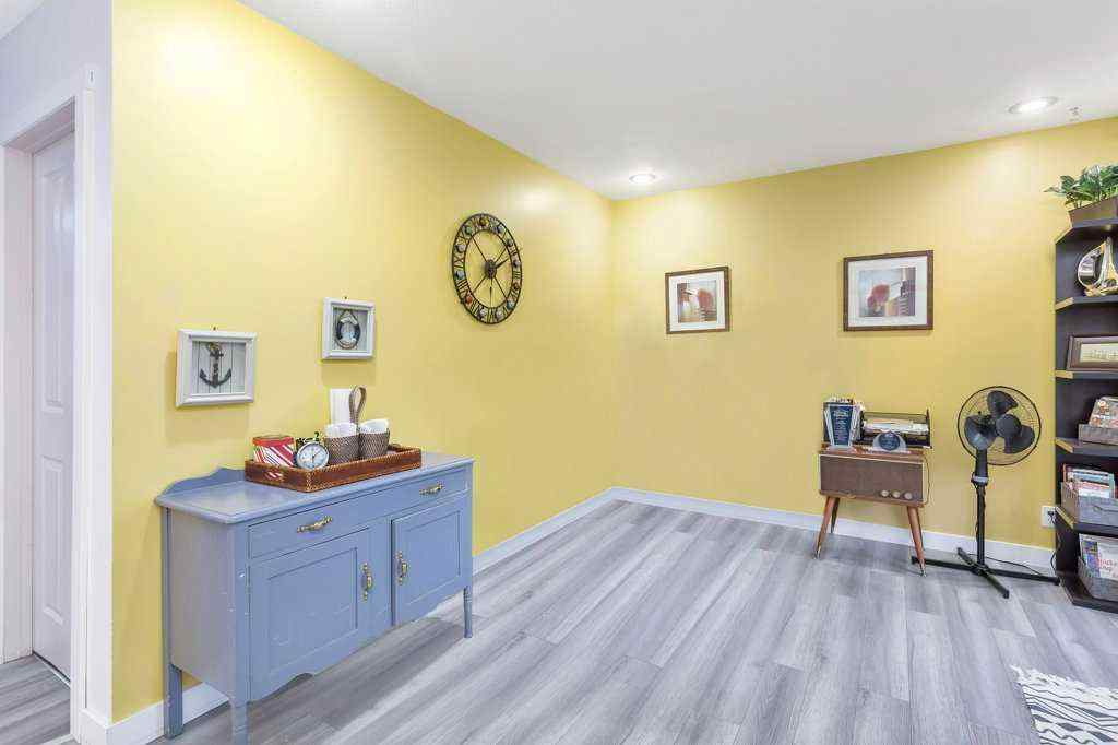 MLS® A2265267 - 3327 50 Avenue  in Cottage Area Sylvan Lake, Residential