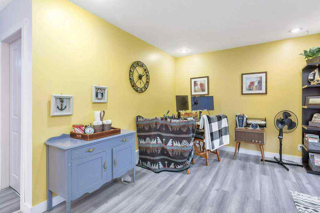 MLS® A2265267 - 3327 50 Avenue  in Cottage Area Sylvan Lake, Residential