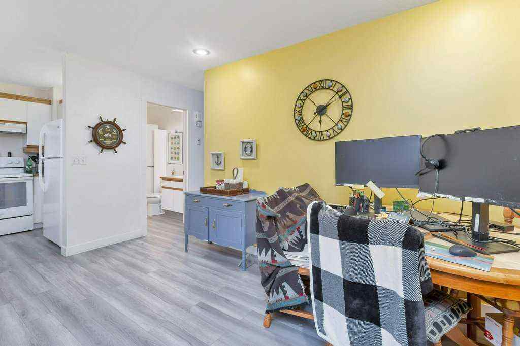 MLS® A2265267 - 3327 50 Avenue  in Cottage Area Sylvan Lake, Residential