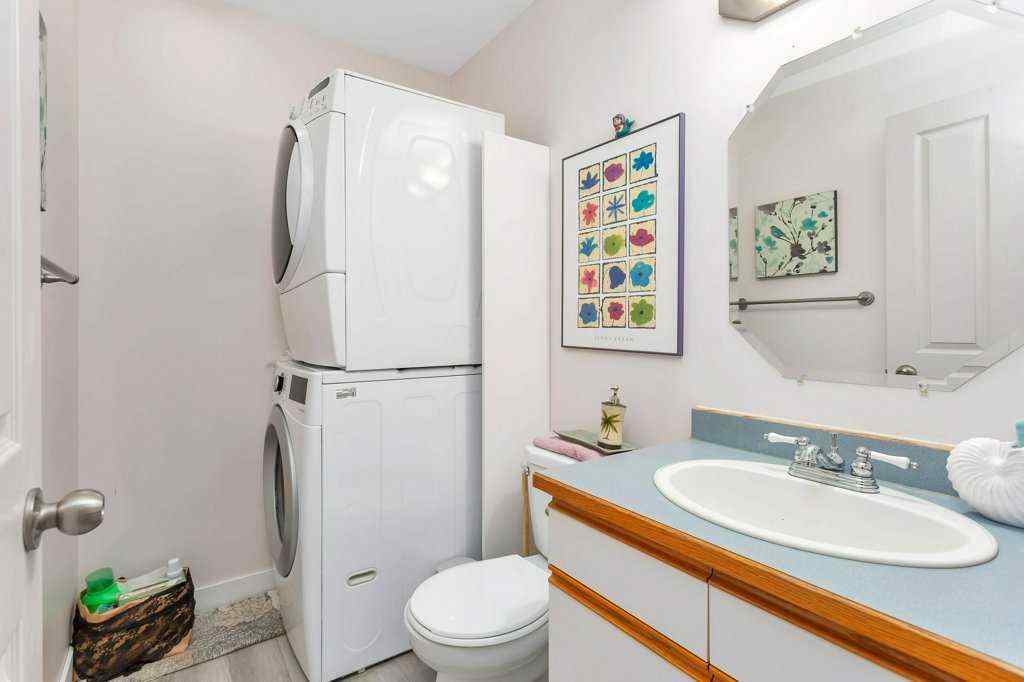 MLS® A2265267 - 3327 50 Avenue  in Cottage Area Sylvan Lake, Residential