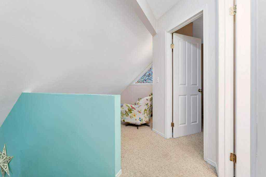 MLS® A2265267 - 3327 50 Avenue  in Cottage Area Sylvan Lake, Residential