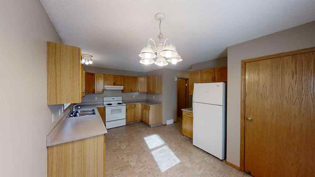 MLS® A2265279 - 9503 103 Avenue  in Hillside Grande Prairie, Multi-Family