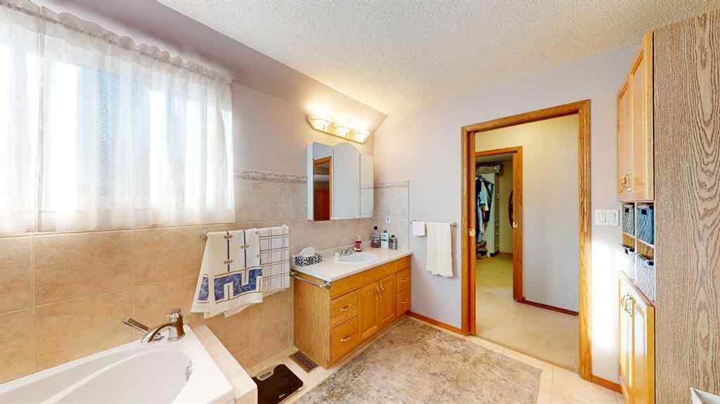 MLS® A2265285 - 235 5 Street SE in NONE Redcliff, Residential