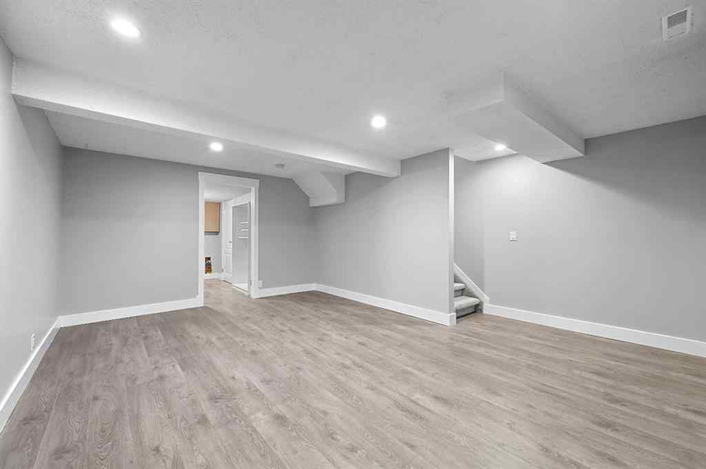 MLS® A2265295 - 128 Castlegreen Close NE in Castleridge Calgary, Residential