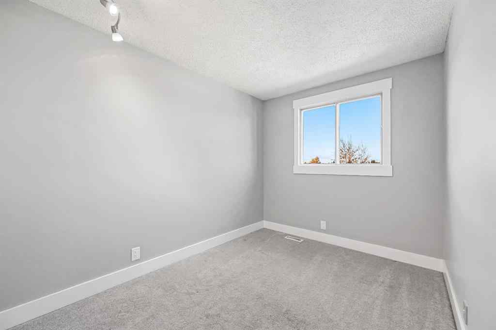 MLS® A2265295 - 128 Castlegreen Close NE in Castleridge Calgary, Residential