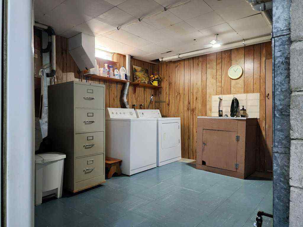 MLS® A2265304 - 2413 9 Avenue N in Park Meadows Lethbridge, Residential