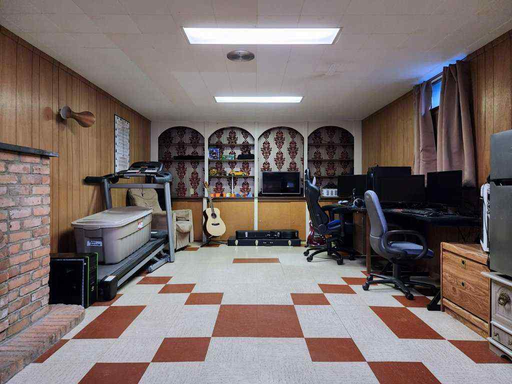 MLS® A2265304 - 2413 9 Avenue N in Park Meadows Lethbridge, Residential