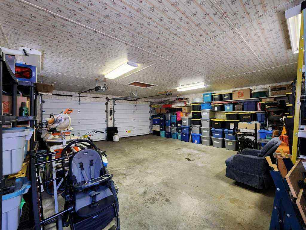 MLS® A2265304 - 2413 9 Avenue N in Park Meadows Lethbridge, Residential