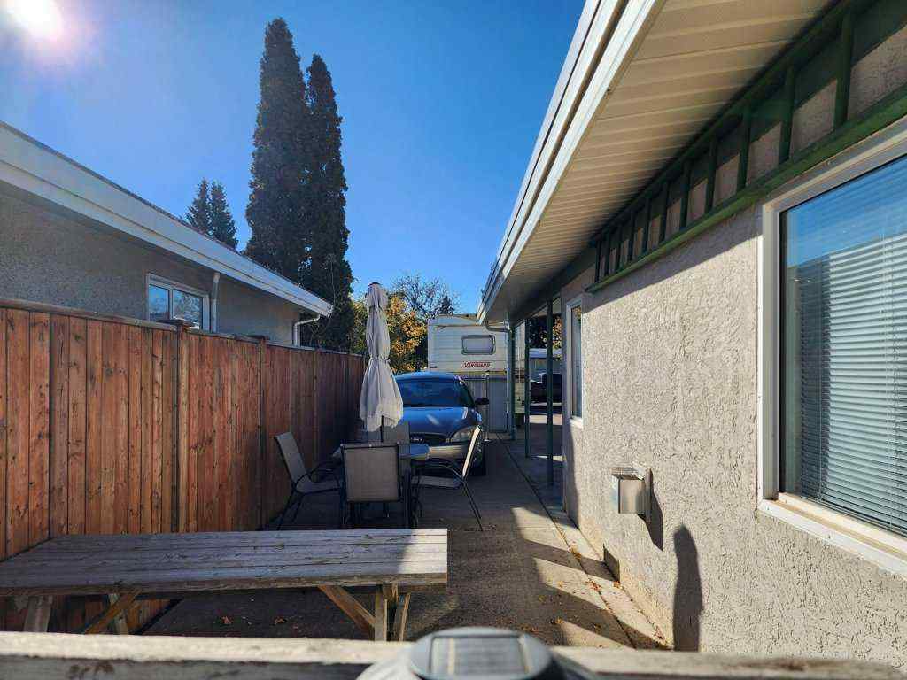 MLS® A2265304 - 2413 9 Avenue N in Park Meadows Lethbridge, Residential