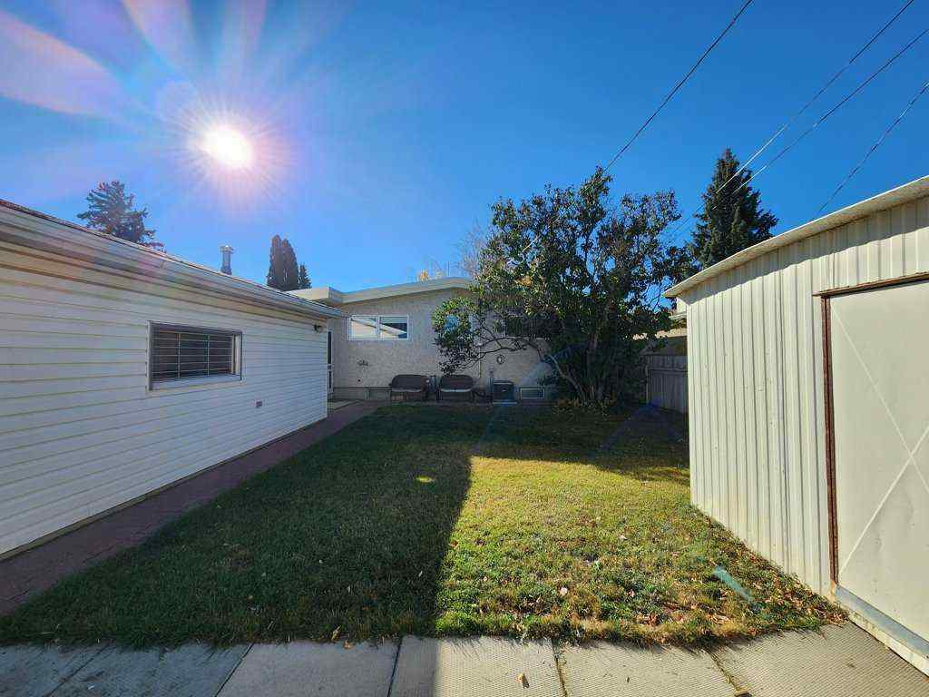 MLS® A2265304 - 2413 9 Avenue N in Park Meadows Lethbridge, Residential