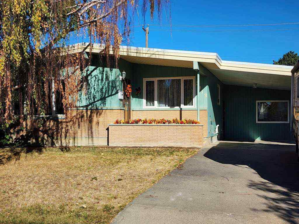 MLS® A2265304 - 2413 9 Avenue N in Park Meadows Lethbridge, Residential