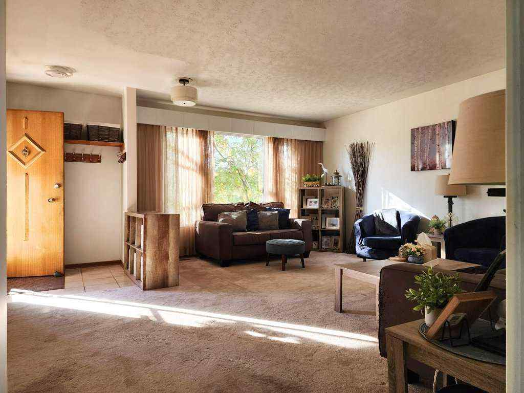 MLS® A2265304 - 2413 9 Avenue N in Park Meadows Lethbridge, Residential