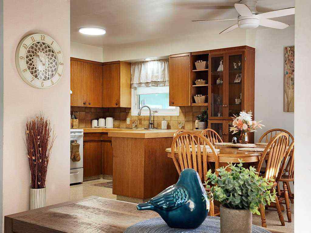 MLS® A2265304 - 2413 9 Avenue N in Park Meadows Lethbridge, Residential