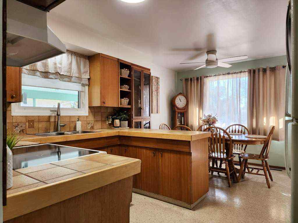 MLS® A2265304 - 2413 9 Avenue N in Park Meadows Lethbridge, Residential