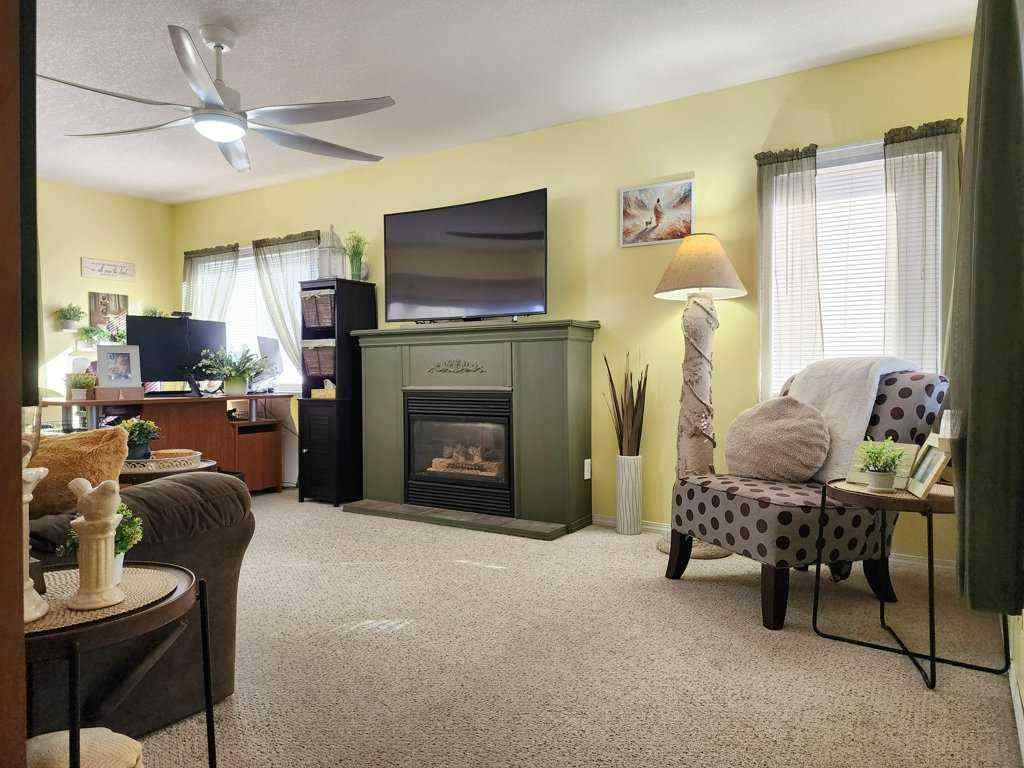 MLS® A2265304 - 2413 9 Avenue N in Park Meadows Lethbridge, Residential