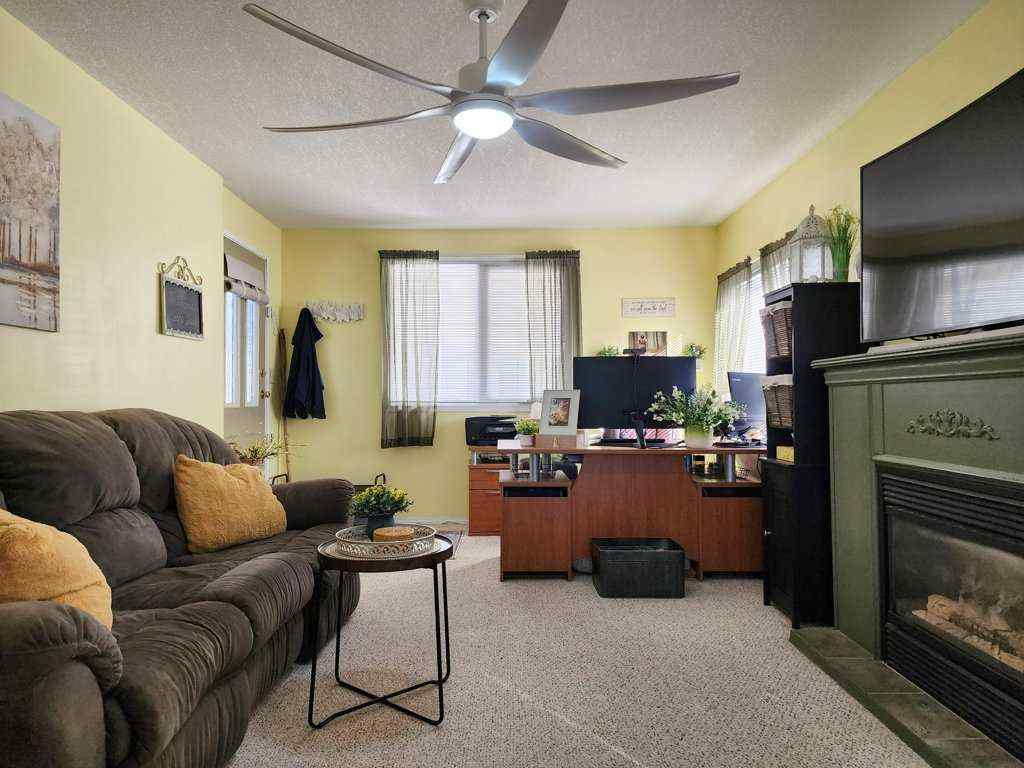 MLS® A2265304 - 2413 9 Avenue N in Park Meadows Lethbridge, Residential