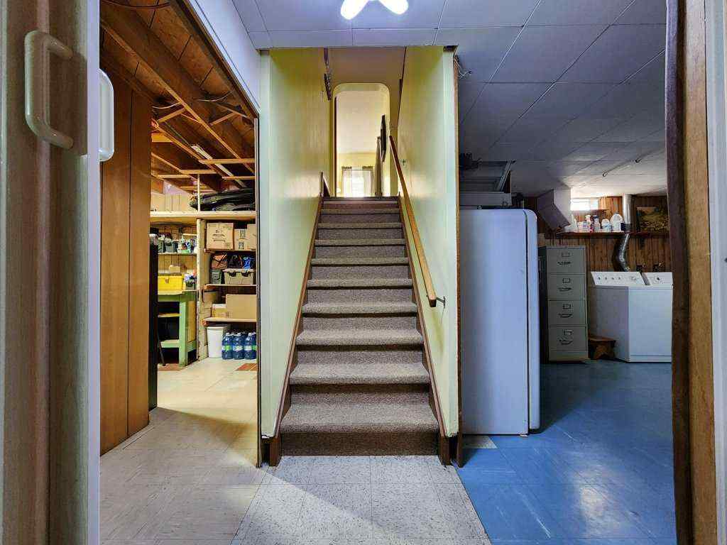 MLS® A2265304 - 2413 9 Avenue N in Park Meadows Lethbridge, Residential