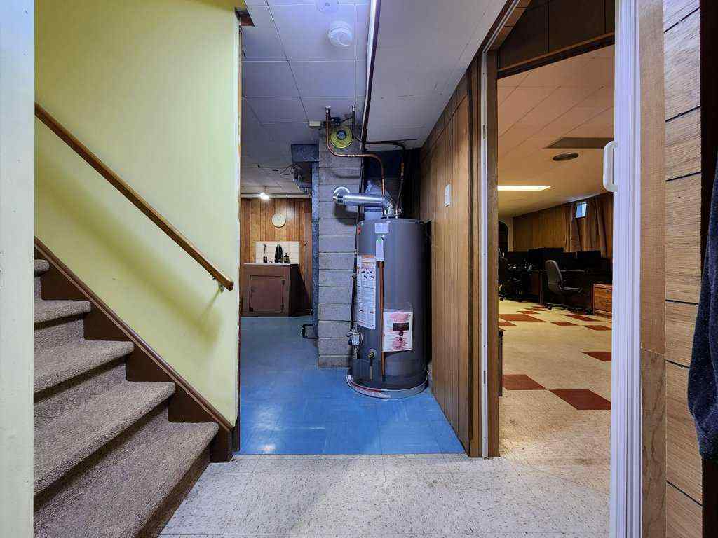 MLS® A2265304 - 2413 9 Avenue N in Park Meadows Lethbridge, Residential