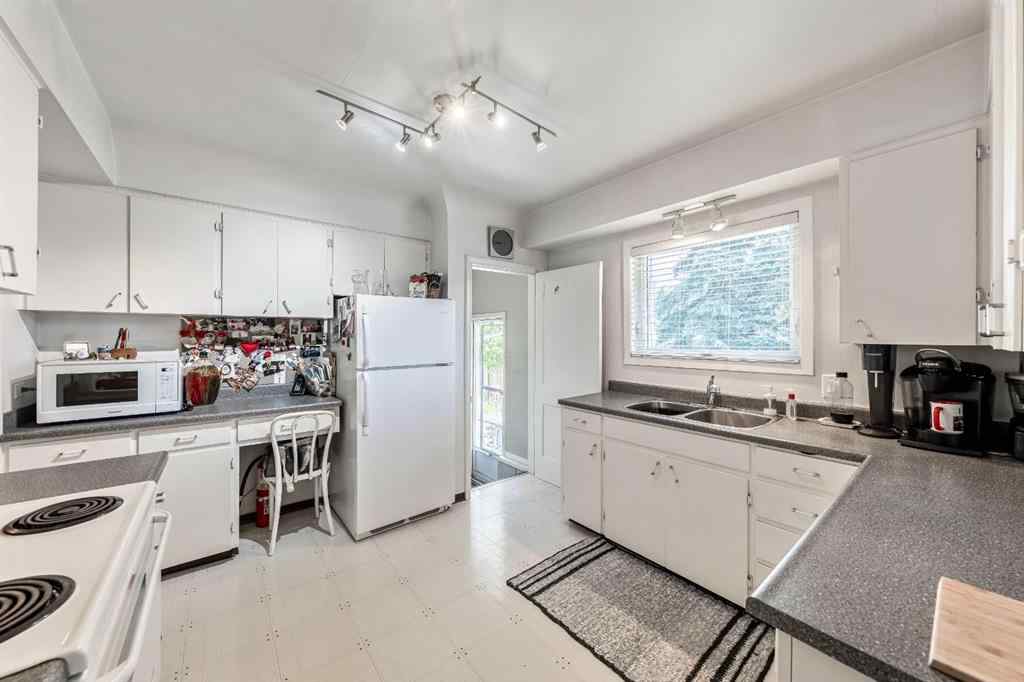 MLS® A2265306 - 2616 28 Street SW in Killarney/Glengarry Calgary, Residential