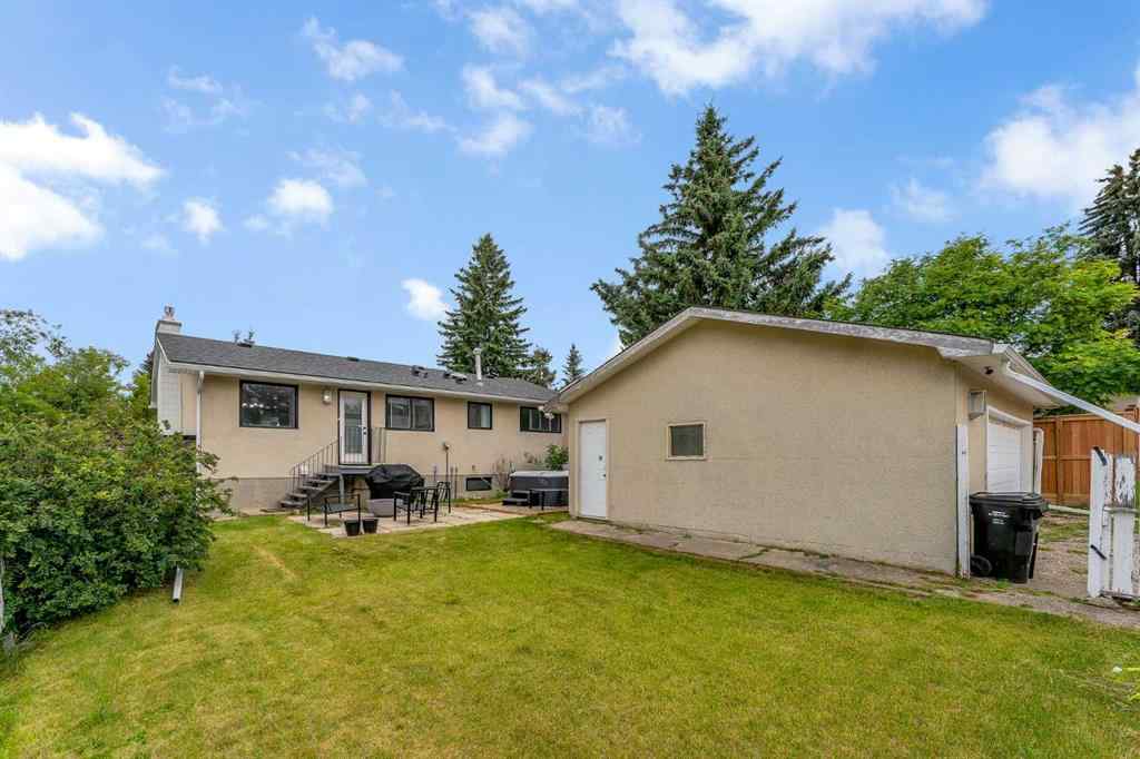 MLS® A2265319 - 7819 Hunterquay Way NW in Huntington Hills Calgary, Residential