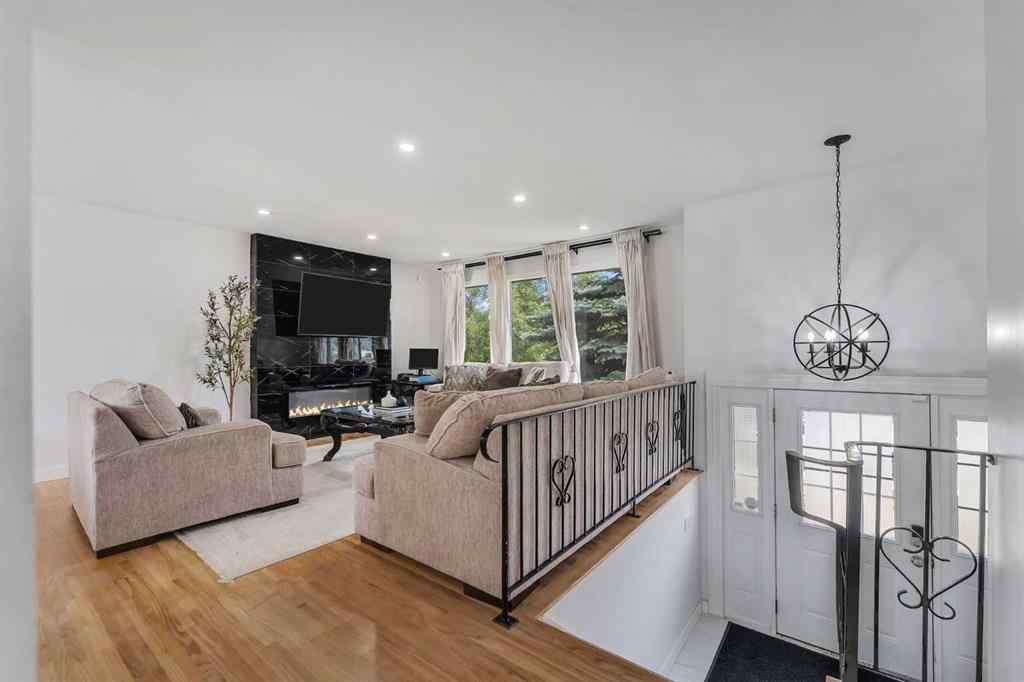 MLS® A2265319 - 7819 Hunterquay Way NW in Huntington Hills Calgary, Residential