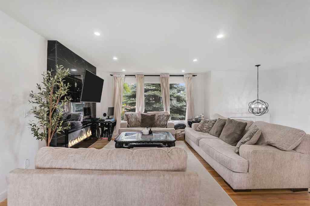 MLS® A2265319 - 7819 Hunterquay Way NW in Huntington Hills Calgary, Residential