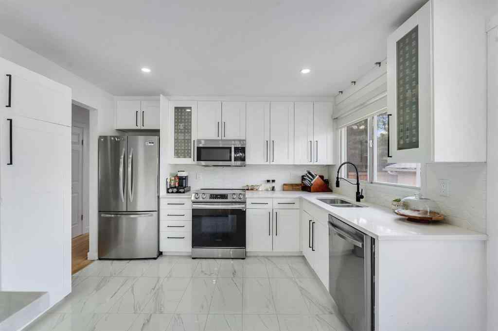 MLS® A2265319 - 7819 Hunterquay Way NW in Huntington Hills Calgary, Residential