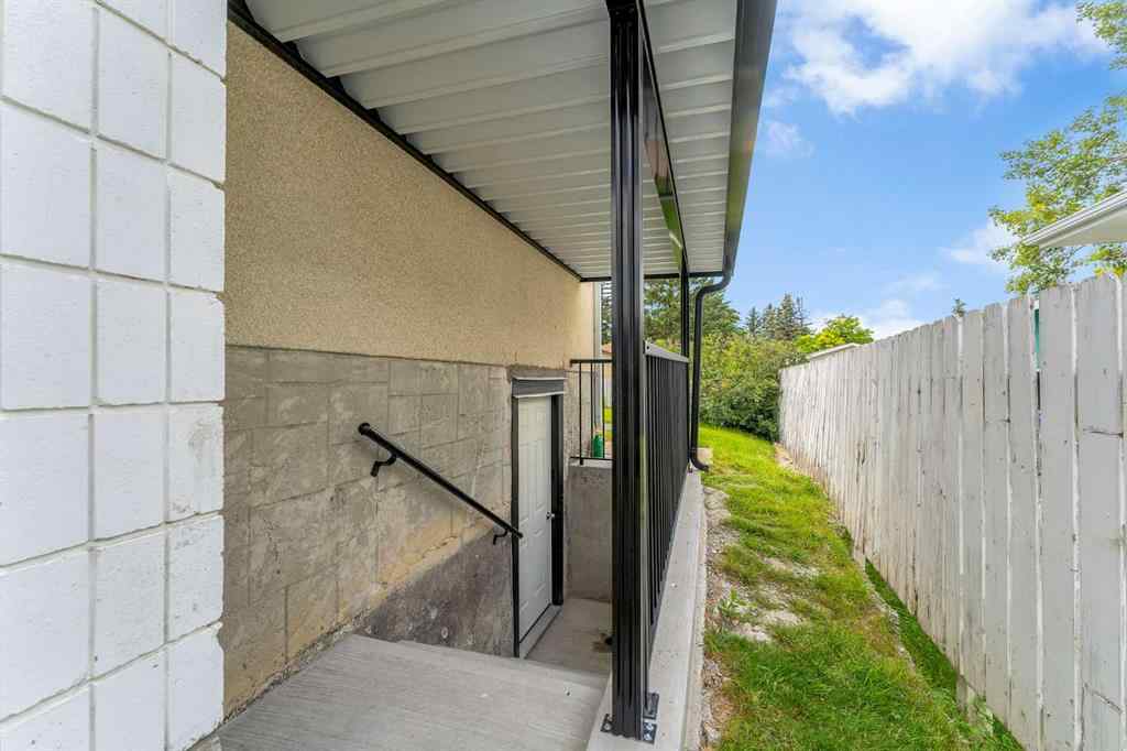 MLS® A2265319 - 7819 Hunterquay Way NW in Huntington Hills Calgary, Residential