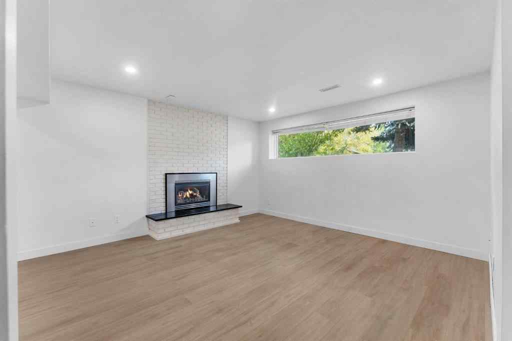 MLS® A2265319 - 7819 Hunterquay Way NW in Huntington Hills Calgary, Residential