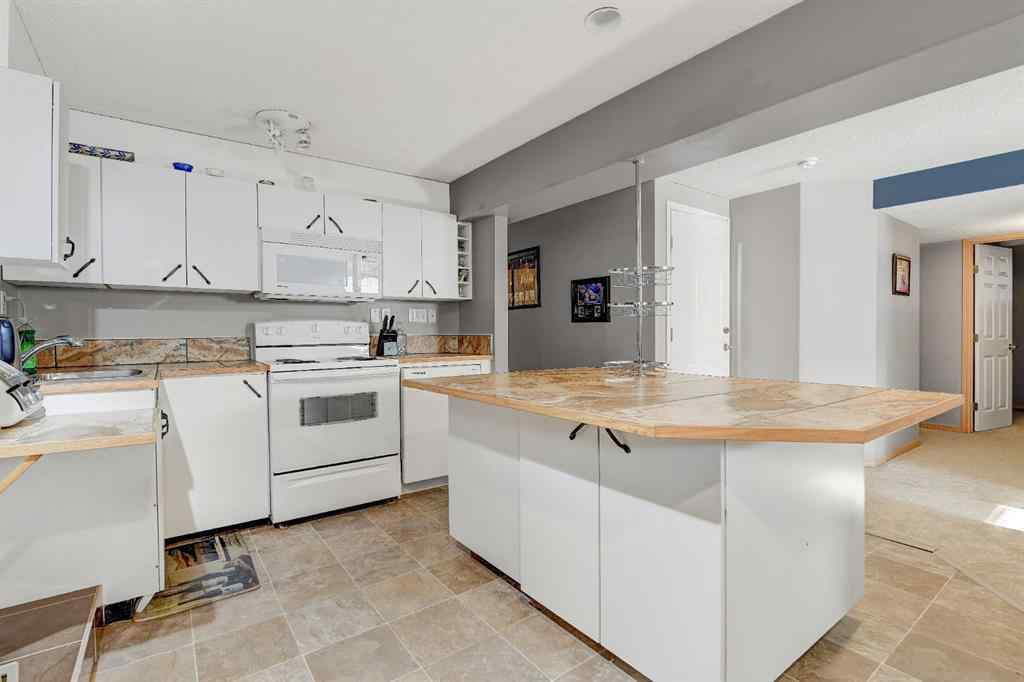 MLS® A2265322 - 10659 81 Avenue  in Mission Heights Grande Prairie, Residential