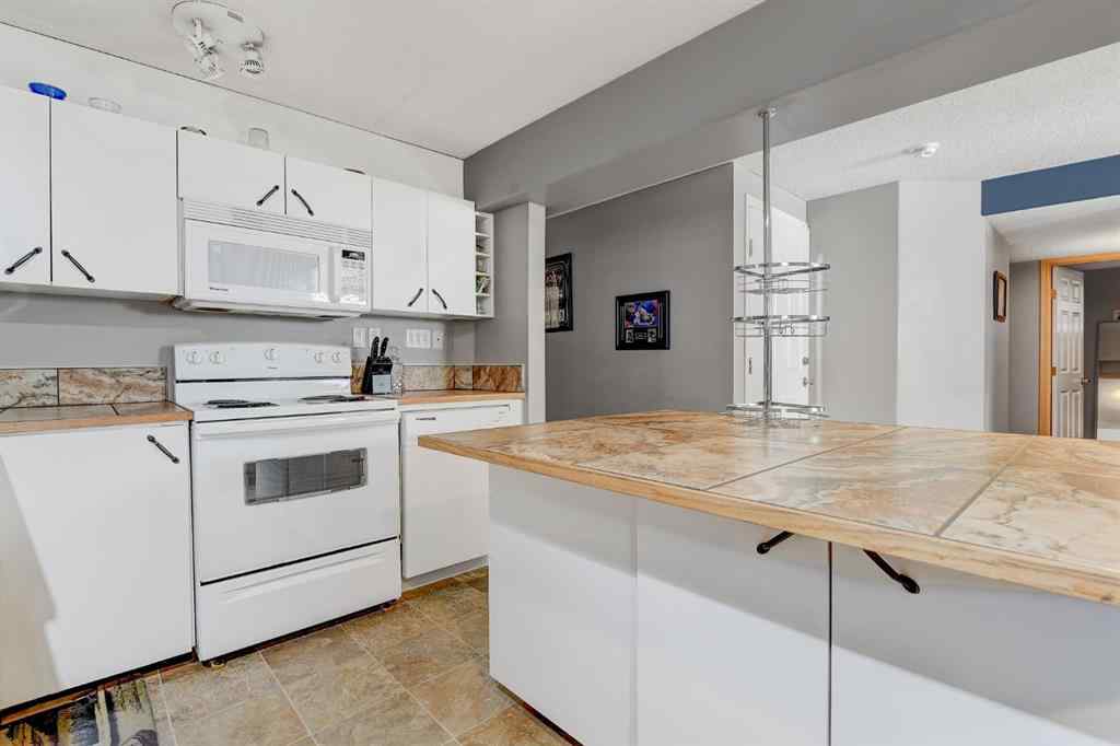 MLS® A2265322 - 10659 81 Avenue  in Mission Heights Grande Prairie, Residential