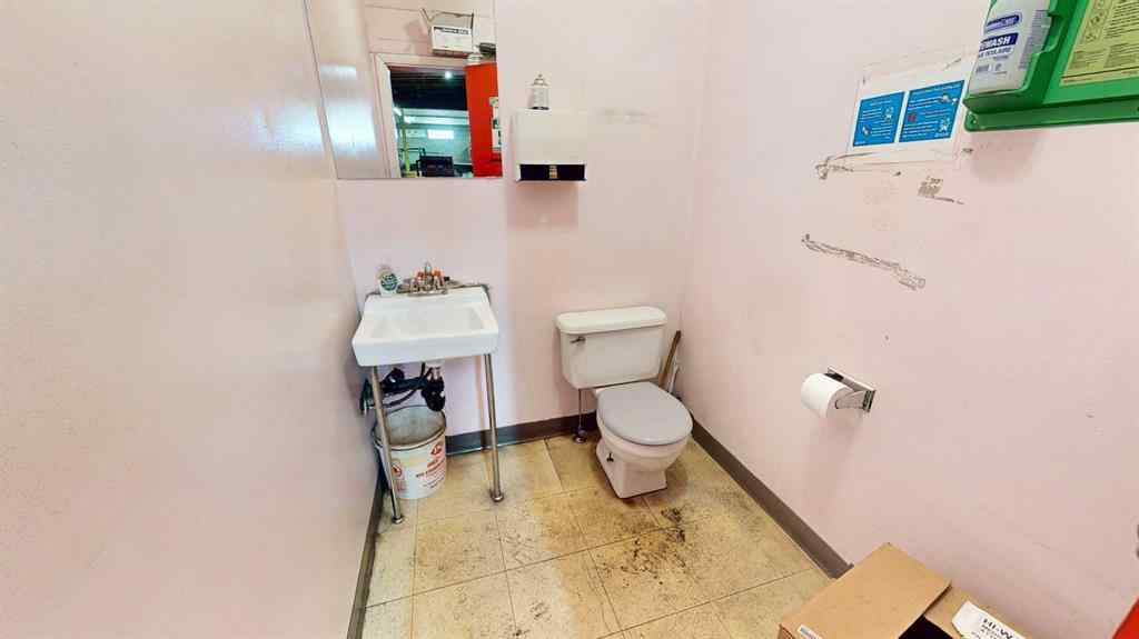 MLS® A2265341 - 666 15 Street SW in South West Industrial Medicine Hat, Commercial