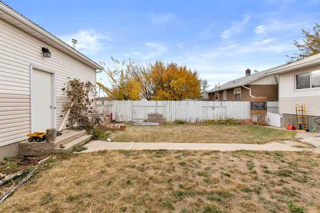 MLS® A2265349 - 417 2 Street SE in NONE Redcliff, Residential