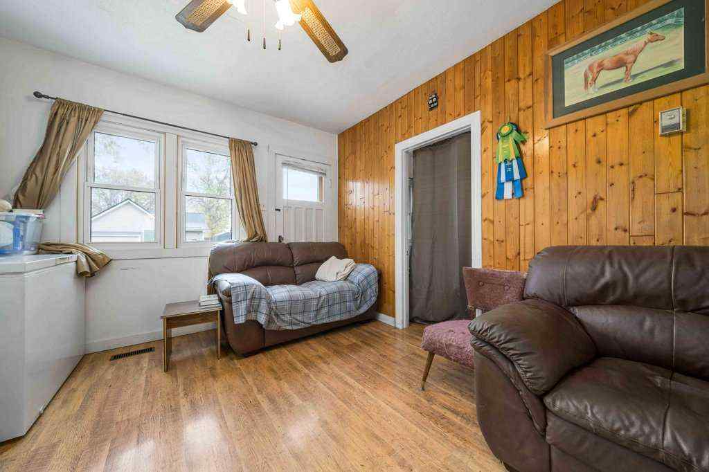 MLS® A2265353 - 619 Industrial Avenue SE in River Flats Medicine Hat, Residential